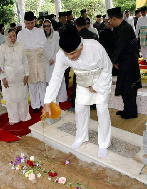 SULTAN AZLAN SHAH
