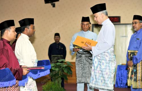 RAJA DR. NAZRIN SHAH