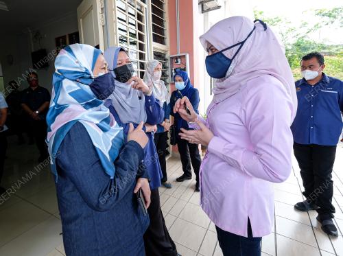DATUK SERI RINA HARUN