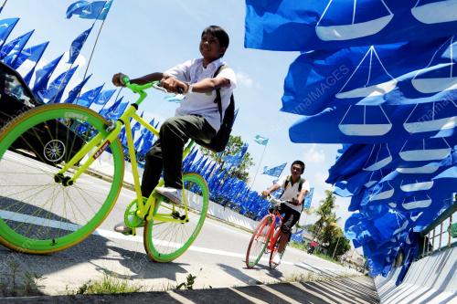 PK02_15042013_BENDERA