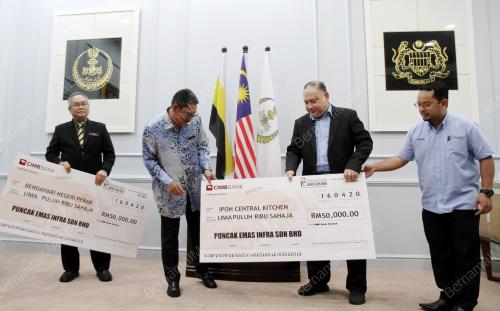 DATUK SERI AHMAD FAIZAL AZUMU
