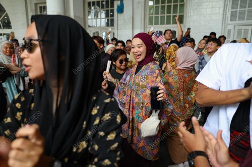 KERETAPI SARONG