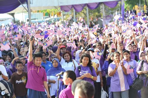 PK02_17032013_PURPLE_WALK