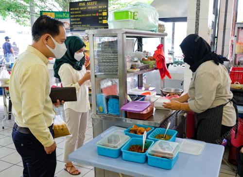 PENIAGA NASI LEMAK DI RESTORAN VEGAS IPOH