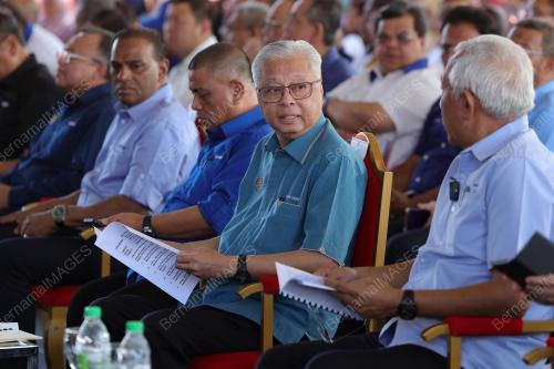 DATUK SERI ISMAIL SABRI YAAKOB