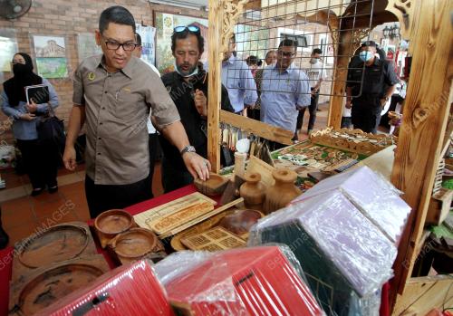 DATUK SERI AHMAD FAIZAL AZUMU