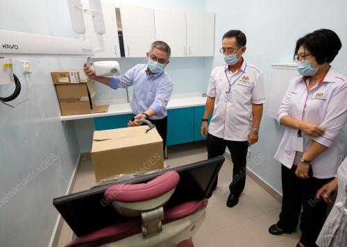 DATUK SERI DR ADHAM BABA