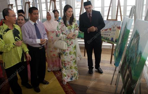 TUANKU ZARA