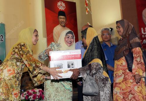 PK02_18122015_WANITA
