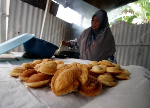 KUIH BAHULU SECARA TRADISIONAL
