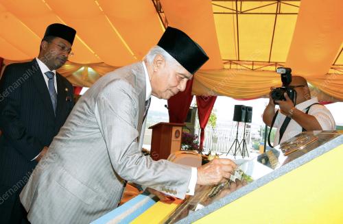 SULTAN AZLAN SHAH