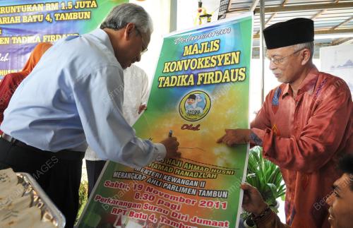 DATUK SERI AHMAD HUSNI HANADZLAH