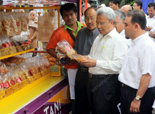 AHMAD HUSNI HANADZLAH