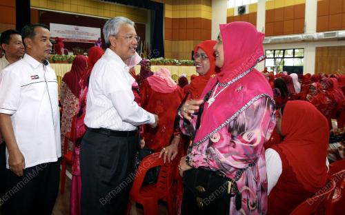HUSNI HANADZLAH