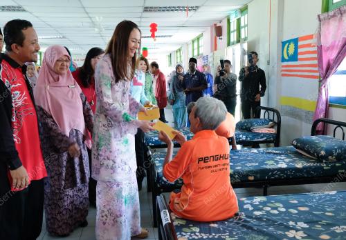TUANKU ZARA SALIM