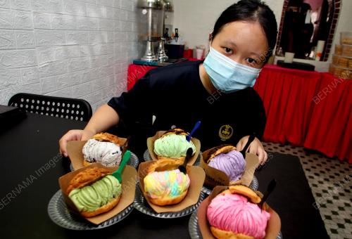 HOKKAIDO ICECREAM PUFF