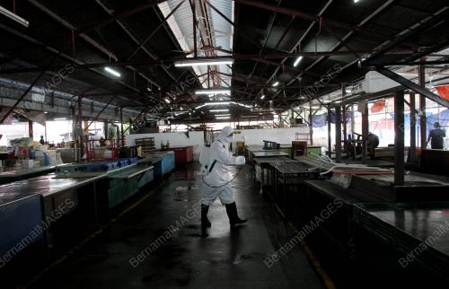 MBI MENJALANKAN PROSES DISINFEKSI DI PASAR