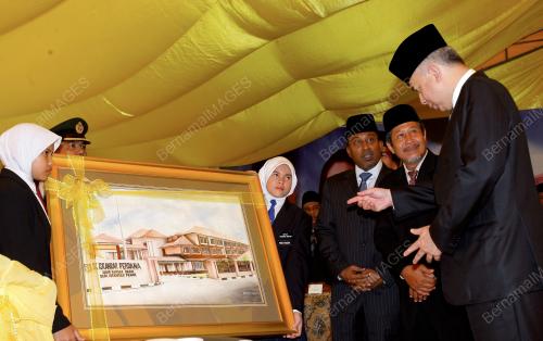 RAJA DR. NAZRIN SHAH