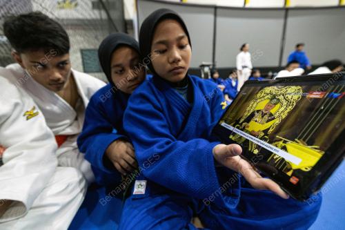 TINJAUAN PERTABALAN YANG DI-PERTUAN AGONG