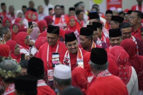 DATUK DR ASYRAF WAJDI DUSUKI
