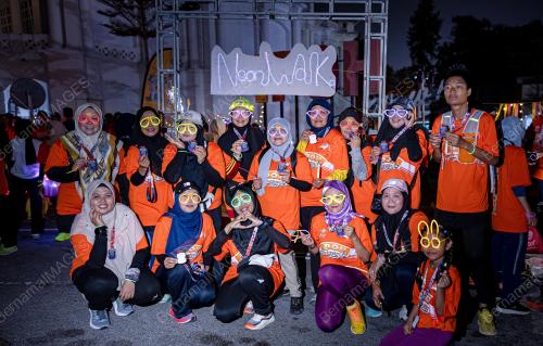 PESERTA NEON ART WALK