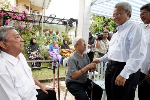 HUSNI HANADZLAH