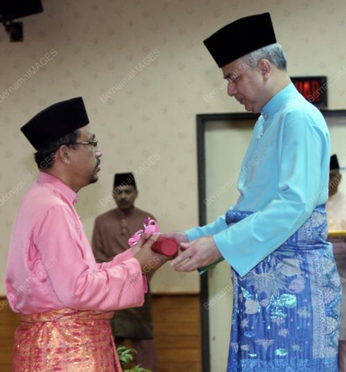 RAJA DR. NAZRIN SHAH