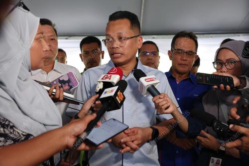 NIK NAZMI NIK AHMADÃŠ