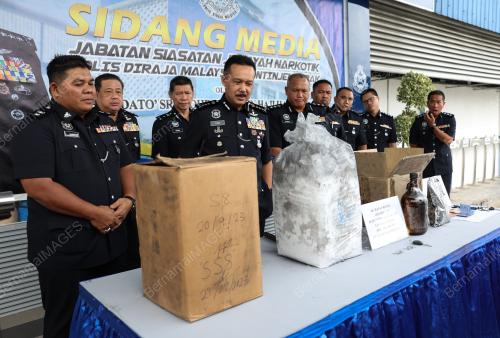 DATUK SERI MOHD YUSRI HASSAN BASRI