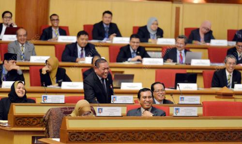PK02_21112016_DEWAN_PERAK