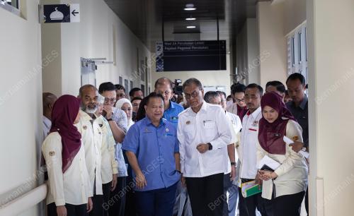 DATUK SERI DR DZULKEFLY AHMAD