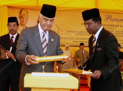 SULTAN AZLAN SHAH