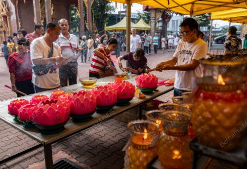 TINJAUAN SAMBUTAN HARI WESAK