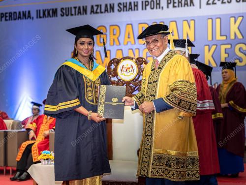 DATUK SERI DR. DZULKEFLY AHMAD
