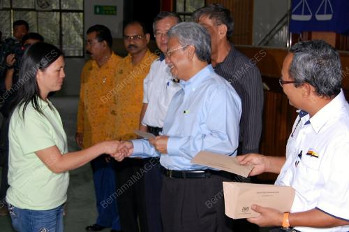 DATUK SERI AHMAD HUSNI