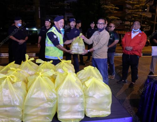 PROGRAM SUMBANGAN PEK MAKANAN SAHUR KEPADA PDRM