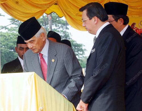 SULTAN AZLAN SHAH