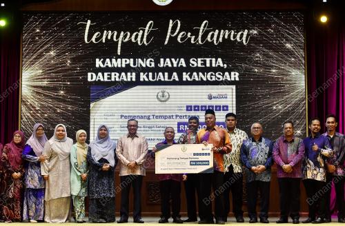 DATUK SERI SAARANI MOHAMAD