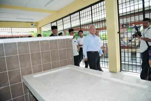 DATUK SERI HUSNI HANADZLAH