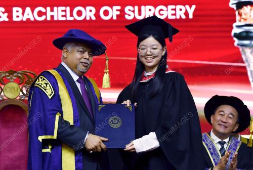 DATUK SERI DR VIJAY ESWARAN