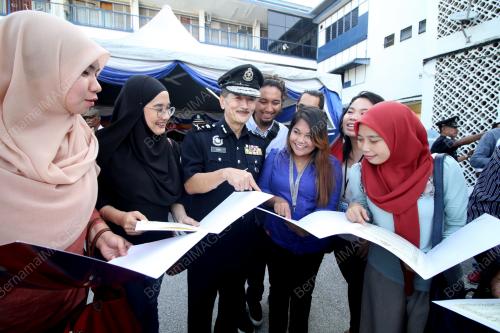 PK02_25032017_HARI_POLIS