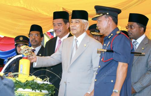 SULTAN AZLAN SHAH