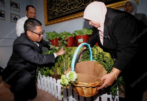 DATUK SERI AHMAD FAIZAL AZUMU
