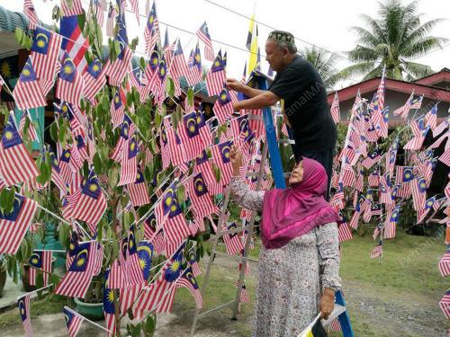 PK02_25082016_BENDERA