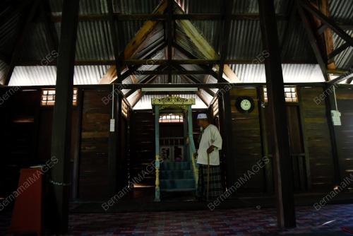 MASJID RAJA KAMPUNG CHEPOR LENGGONG