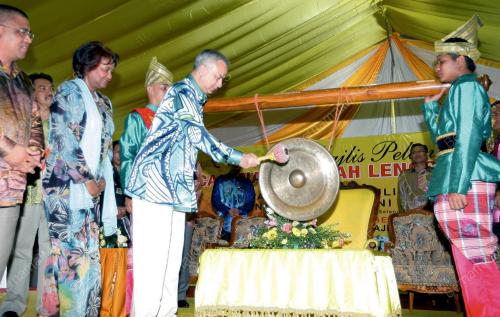 RAJA DR.NAZRIN SHAH