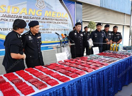 DATUK SERI MOHD YUSRI HASSAN BASRI