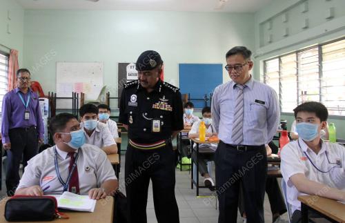 DATUK RAZARUDIN HUSAIN
