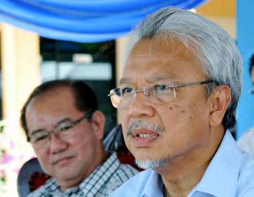 DATUK SERI AHMAD HUSNI HANADZLAH