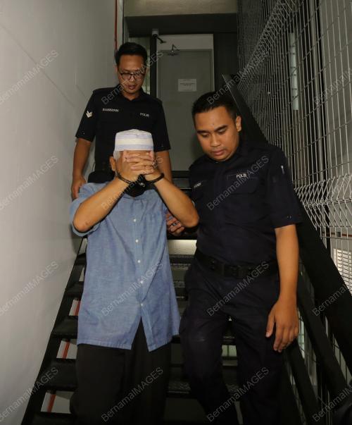 BEKAS KAKITANGAN PEJABAT TANAH DI DAKWA